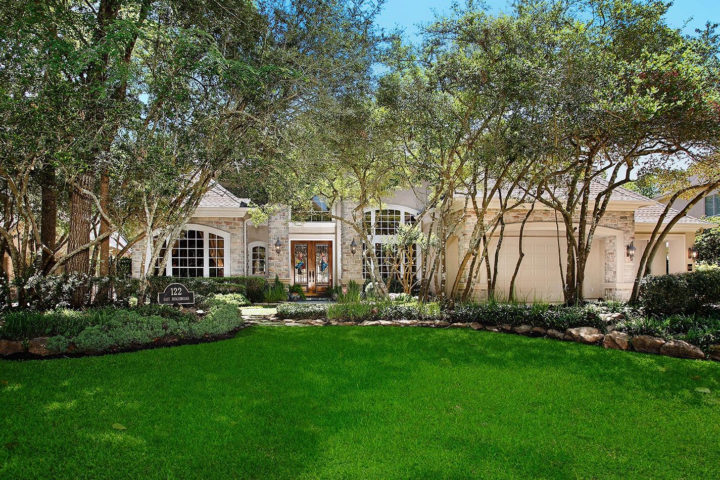 122 E Bracebridge Circle