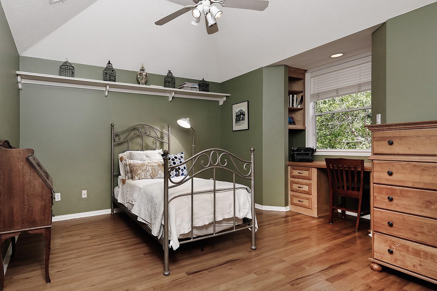 122 E Bracebridge Circle