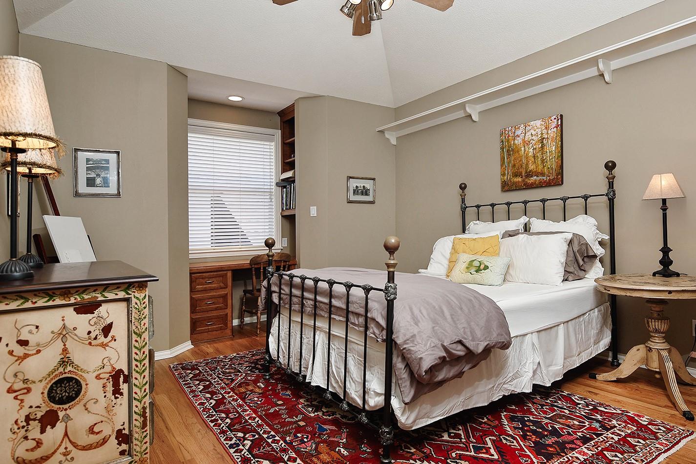 122 E Bracebridge Circle