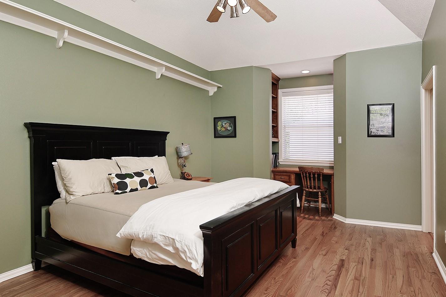 122 E Bracebridge Circle