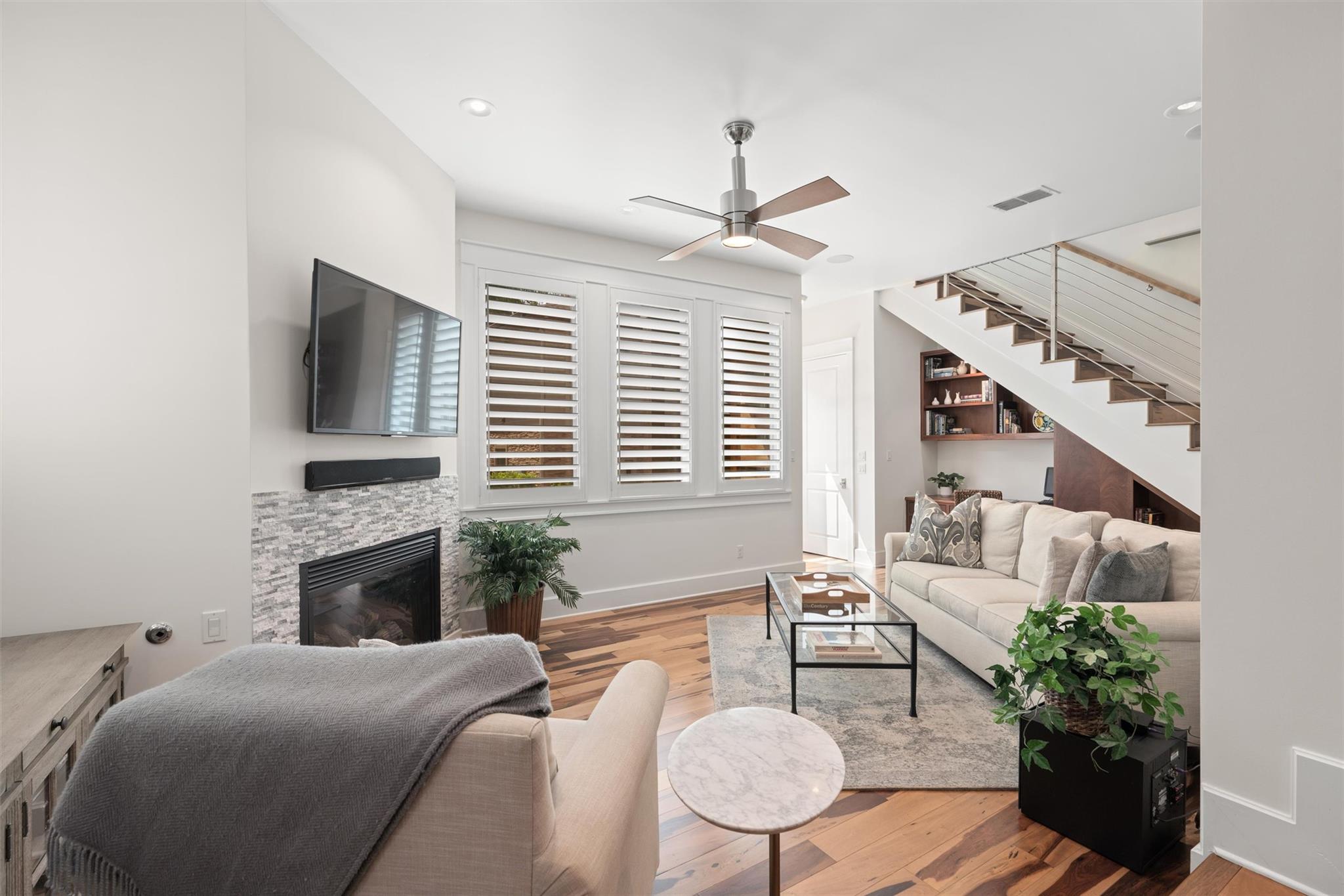 1227 Newning Ave # 10