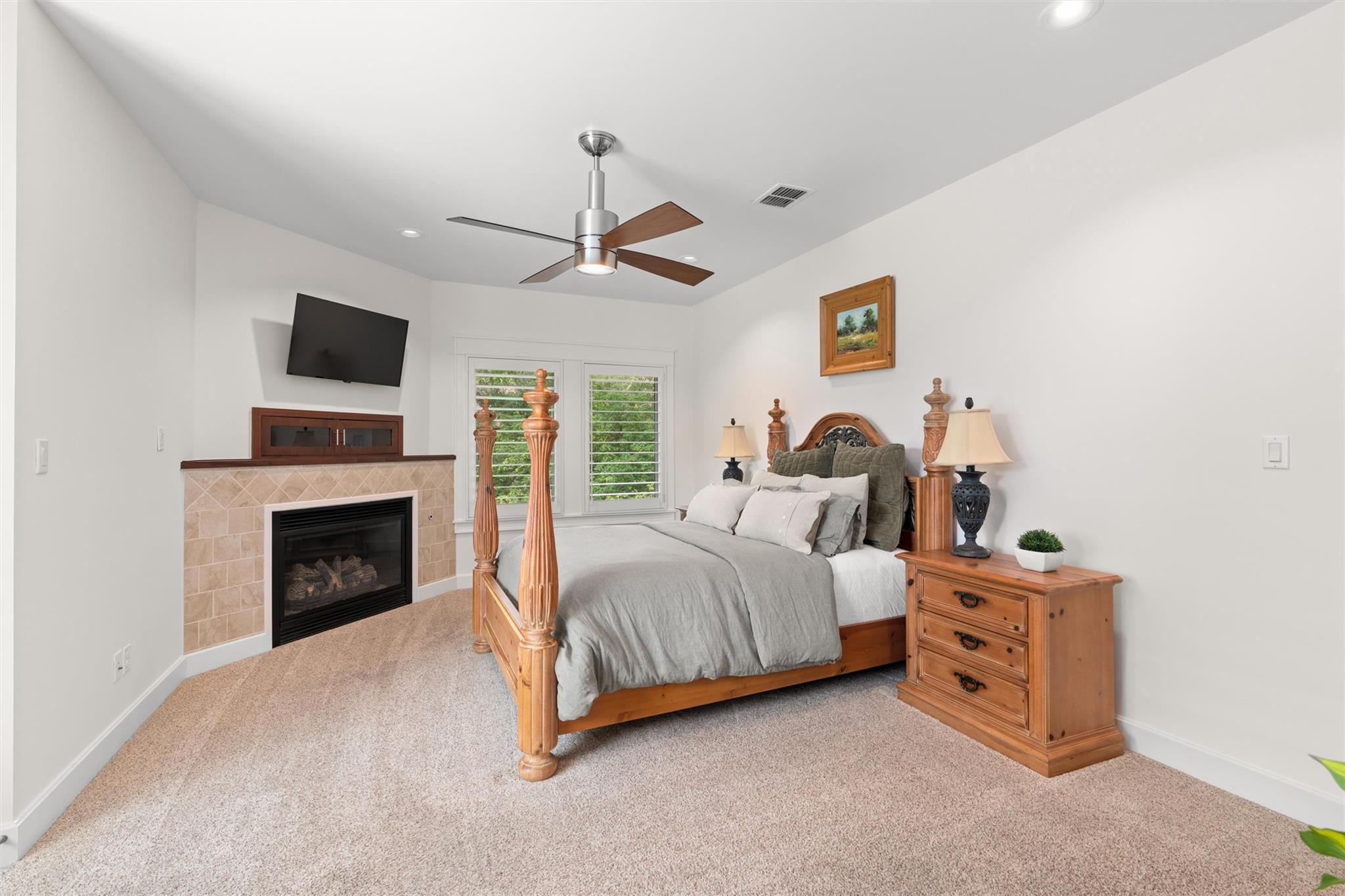 1227 Newning Ave # 10