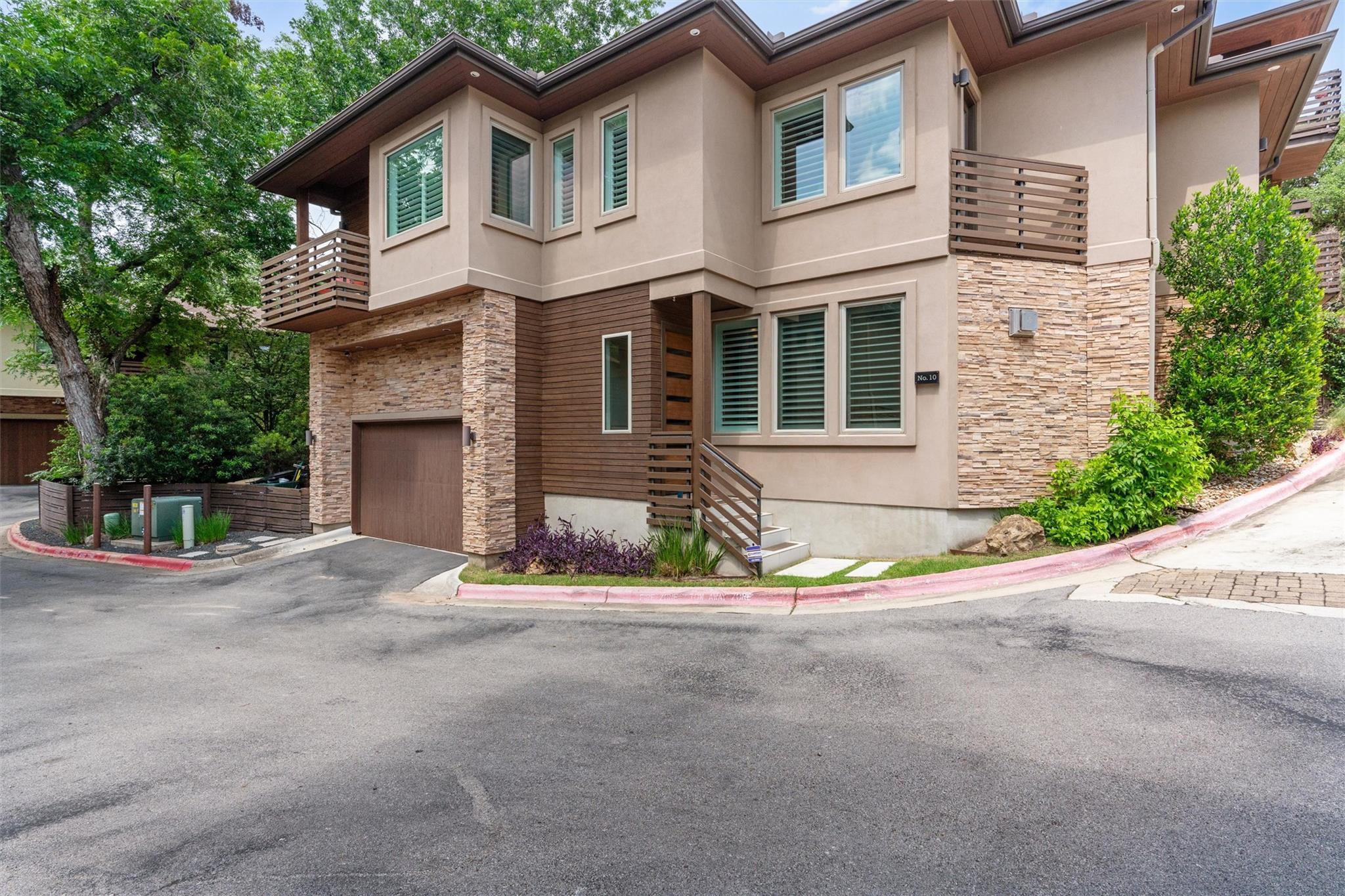 1227 Newning Ave # 10