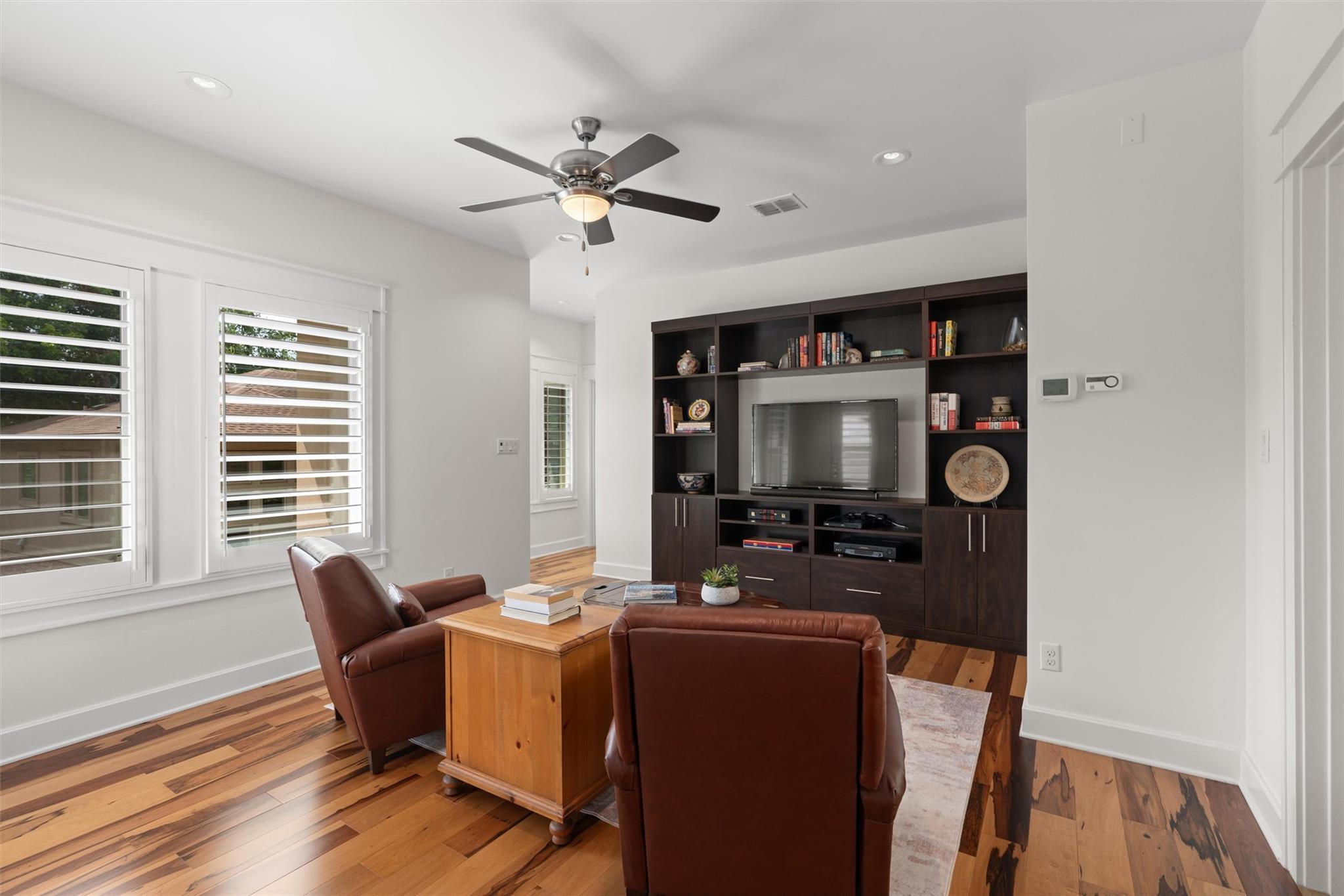 1227 Newning Ave # 10