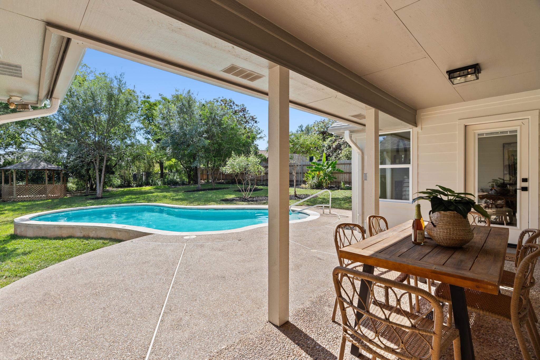 5609 Barker Ridge DR