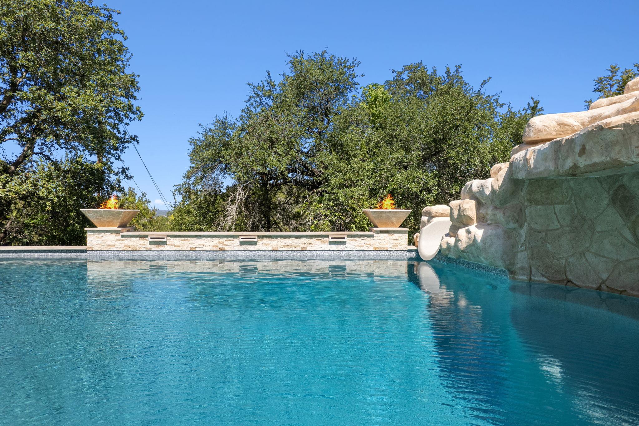 12104 Carlsbad DR