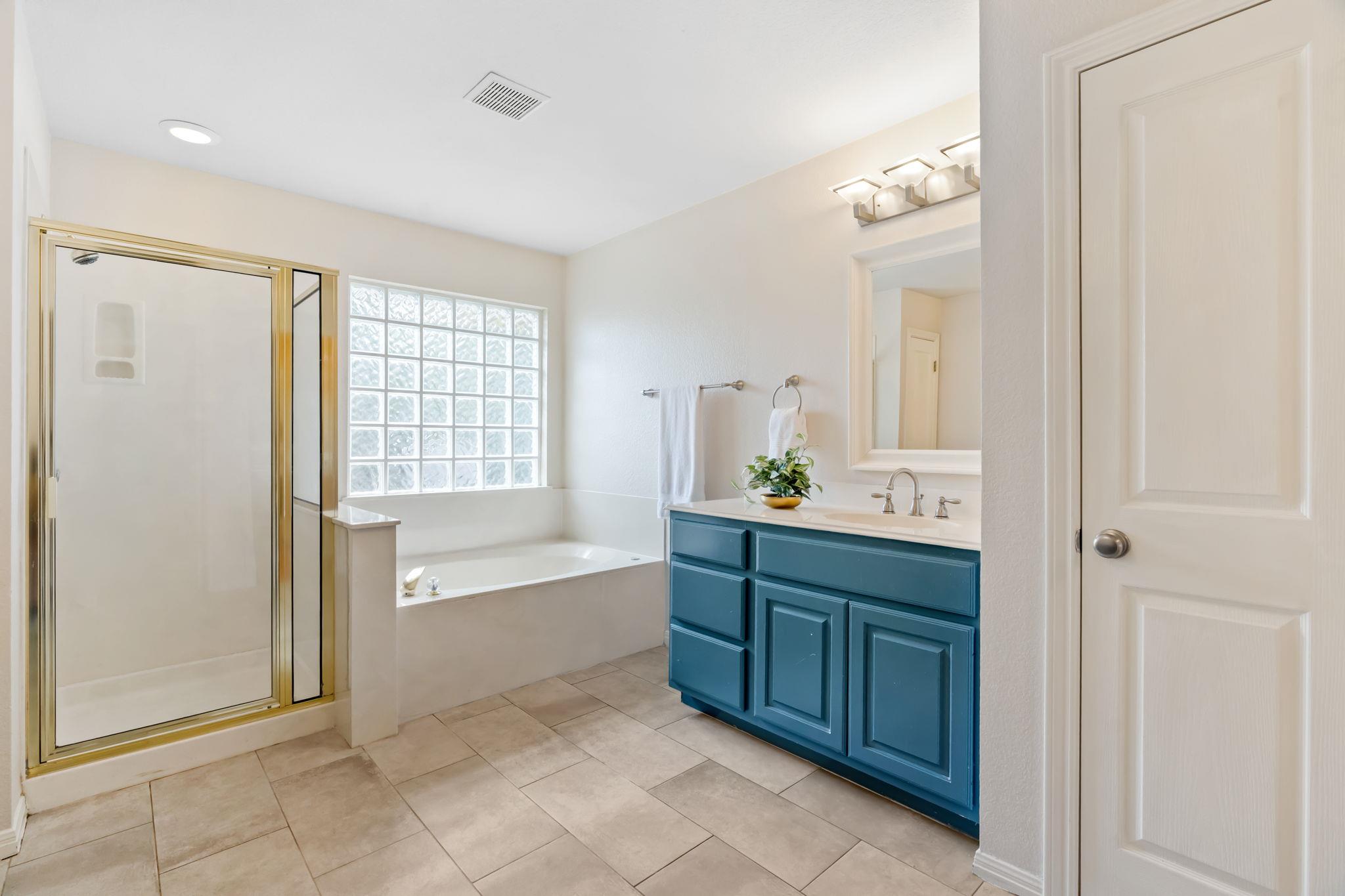 8009 Bottlebrush DR