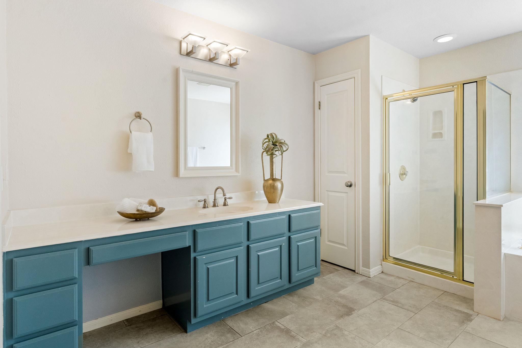 8009 Bottlebrush DR