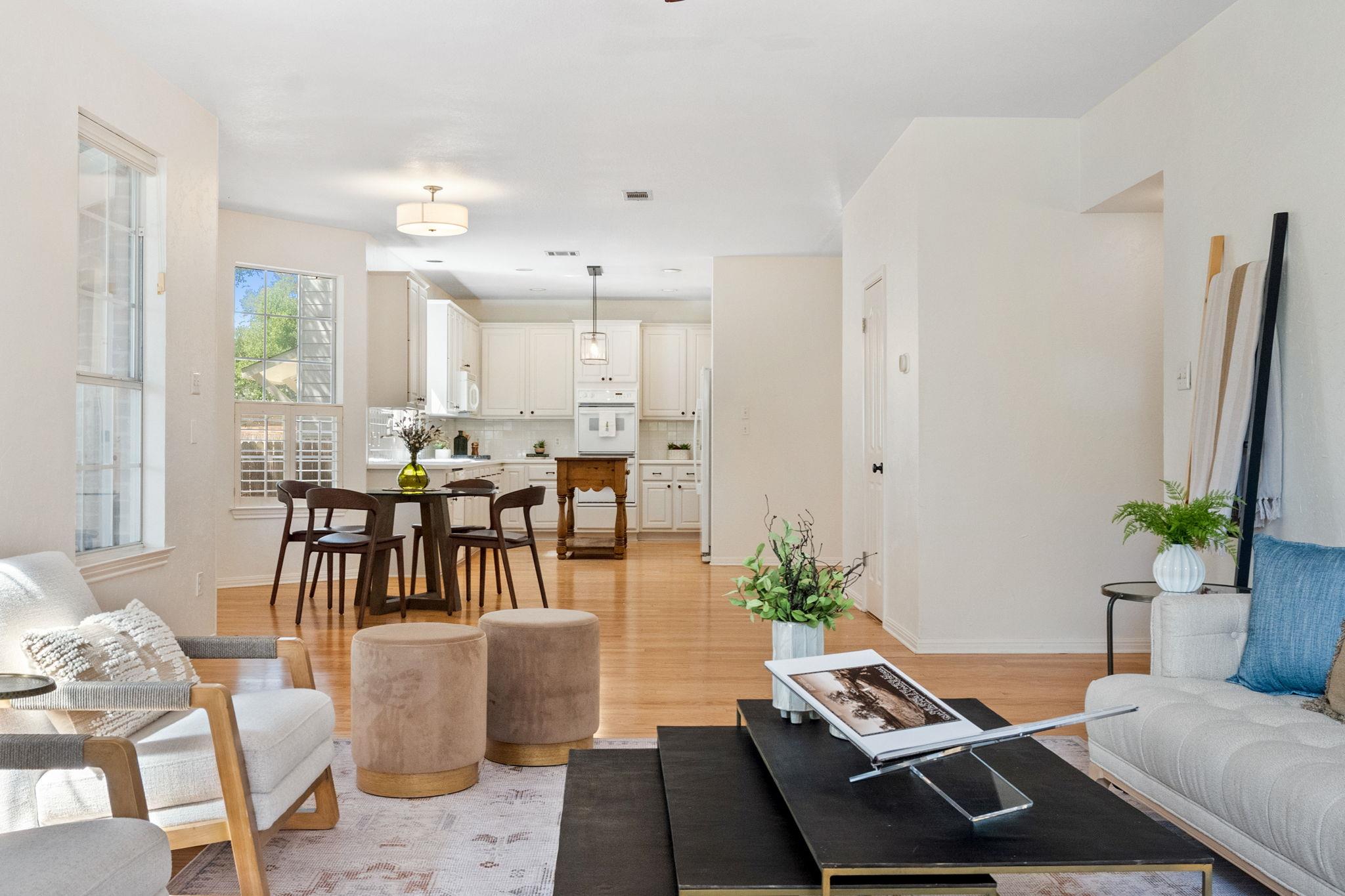 8009 Bottlebrush DR