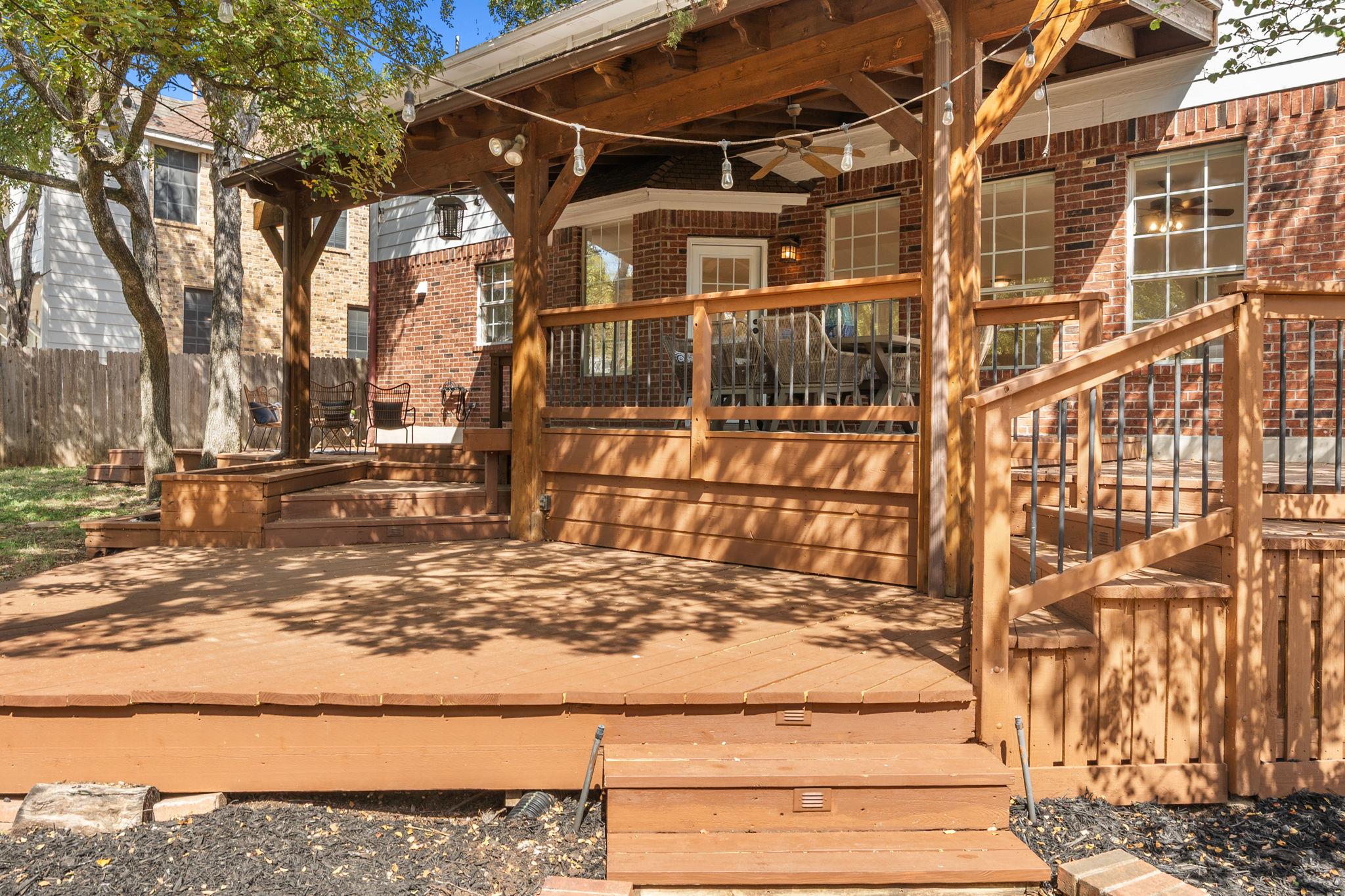8009 Bottlebrush DR