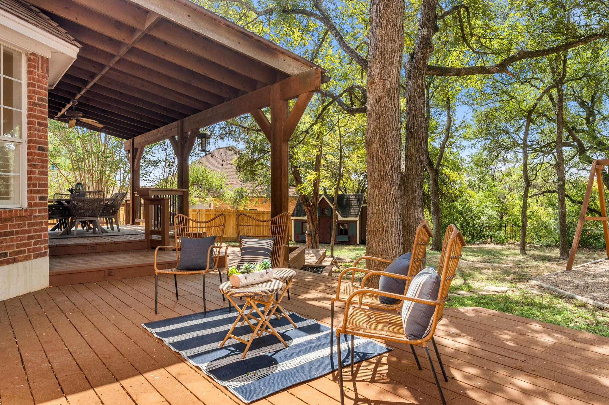8009 Bottlebrush DR