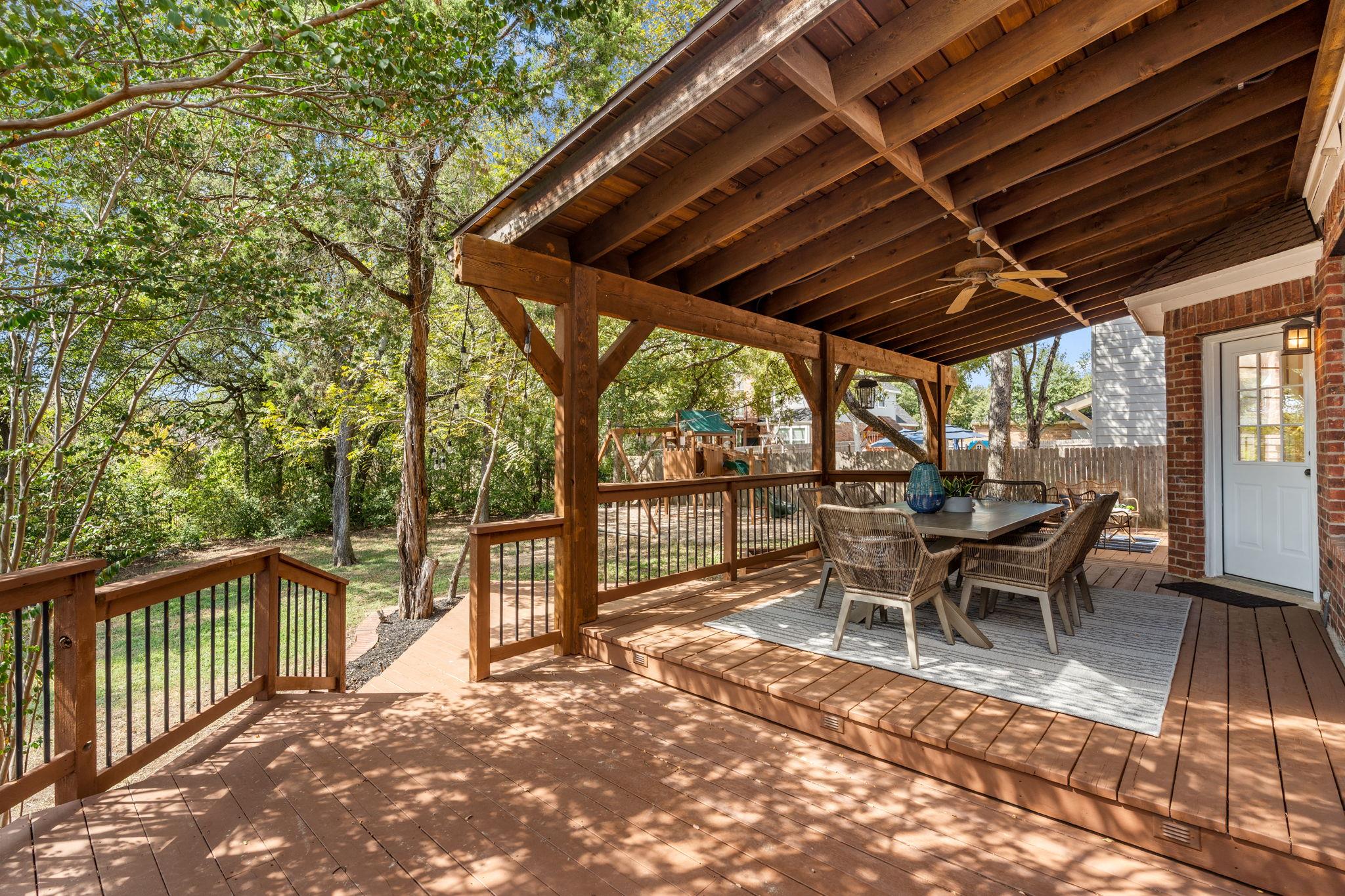 8009 Bottlebrush DR