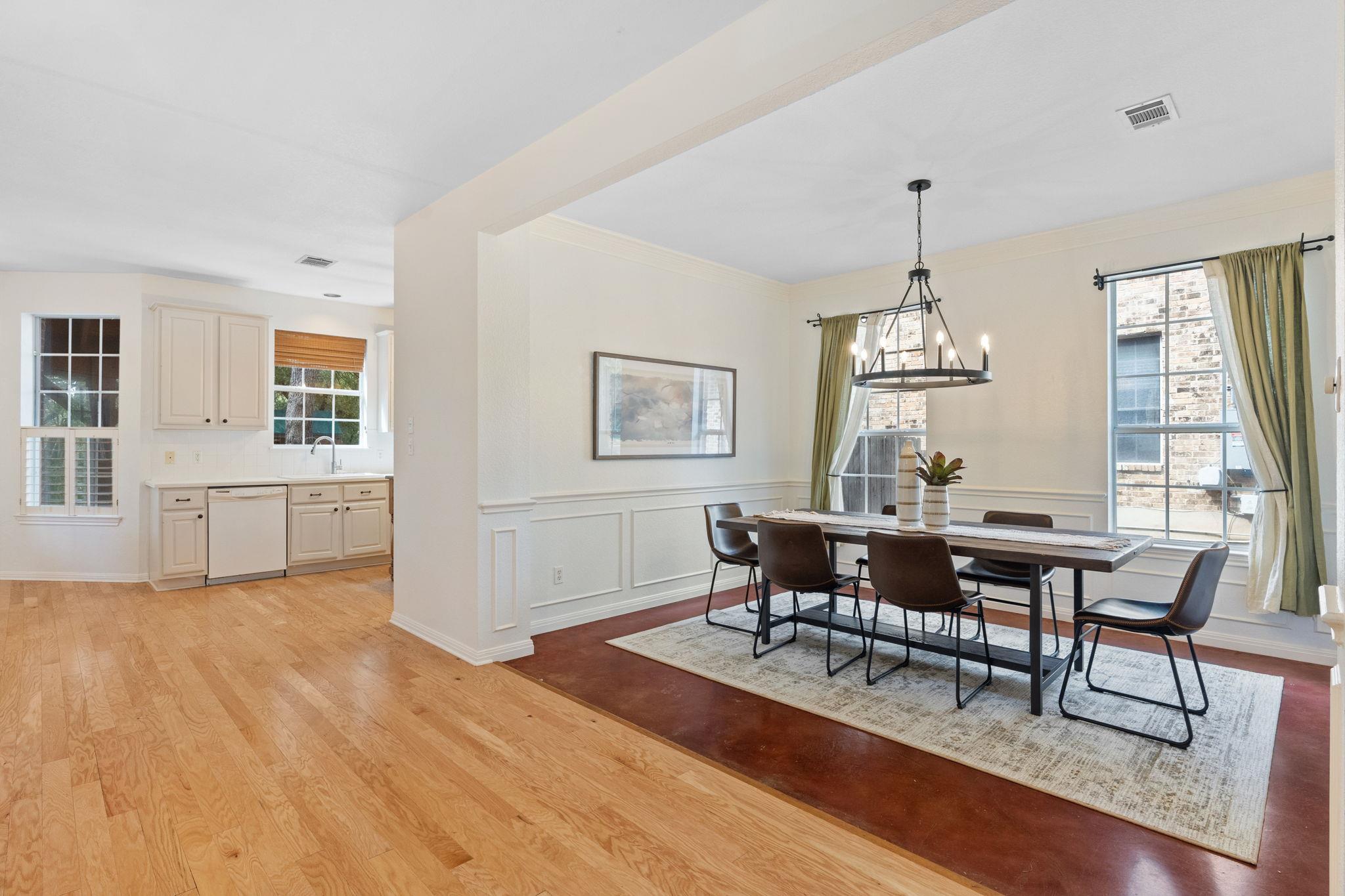 8009 Bottlebrush DR