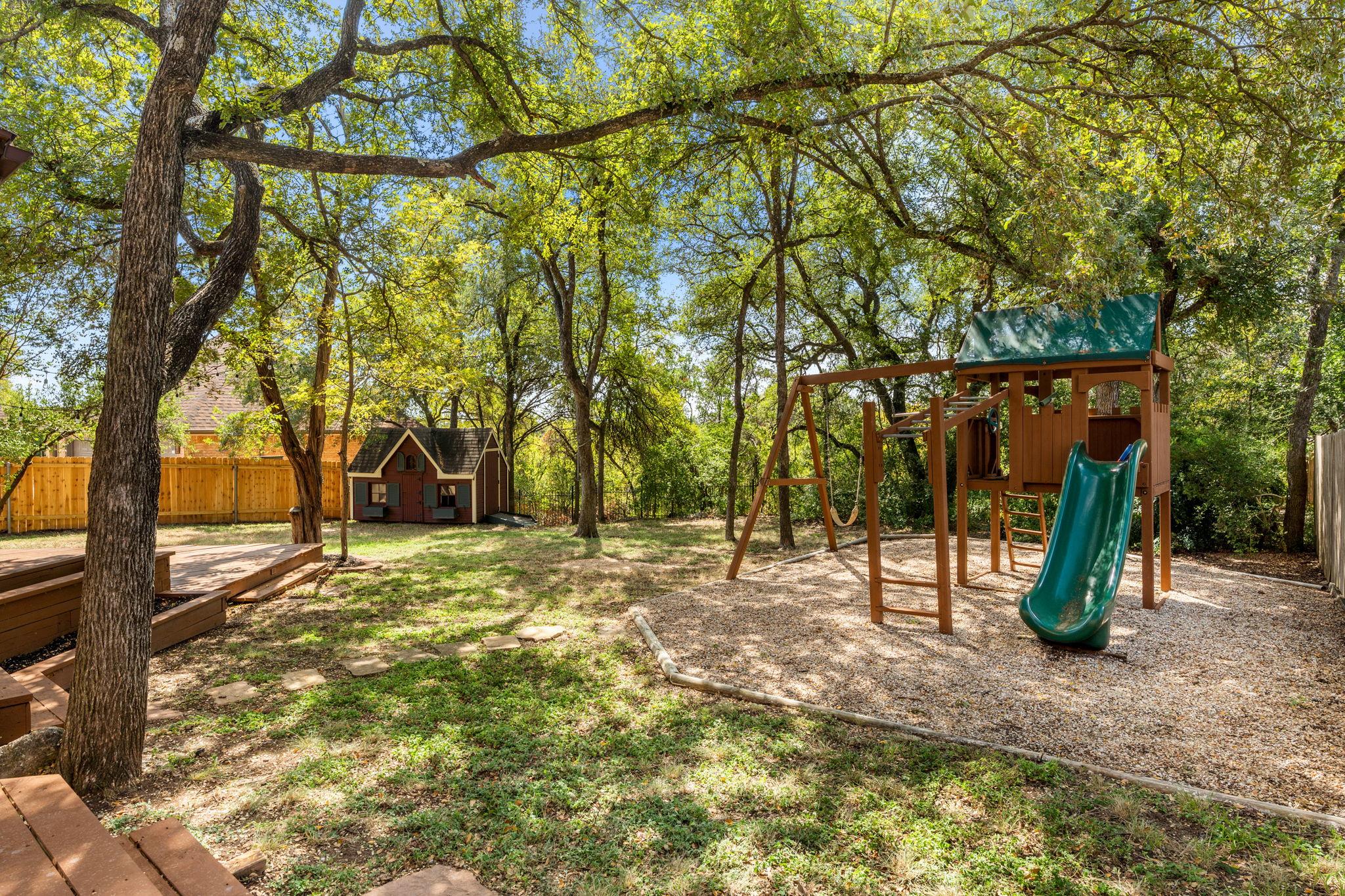 8009 Bottlebrush DR