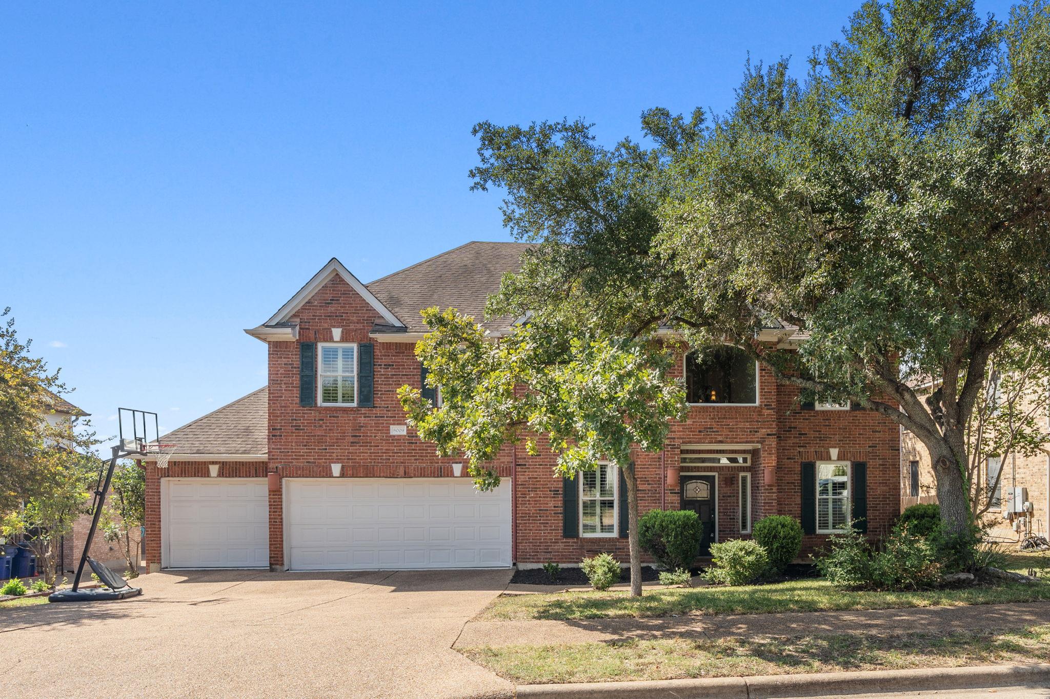 8009 Bottlebrush DR