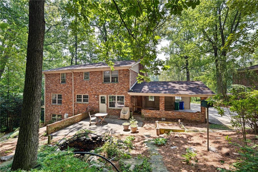 2452 Circlewood Road NE