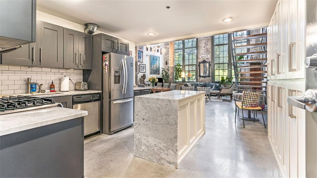 170 BOULEVARD SE Unit E105