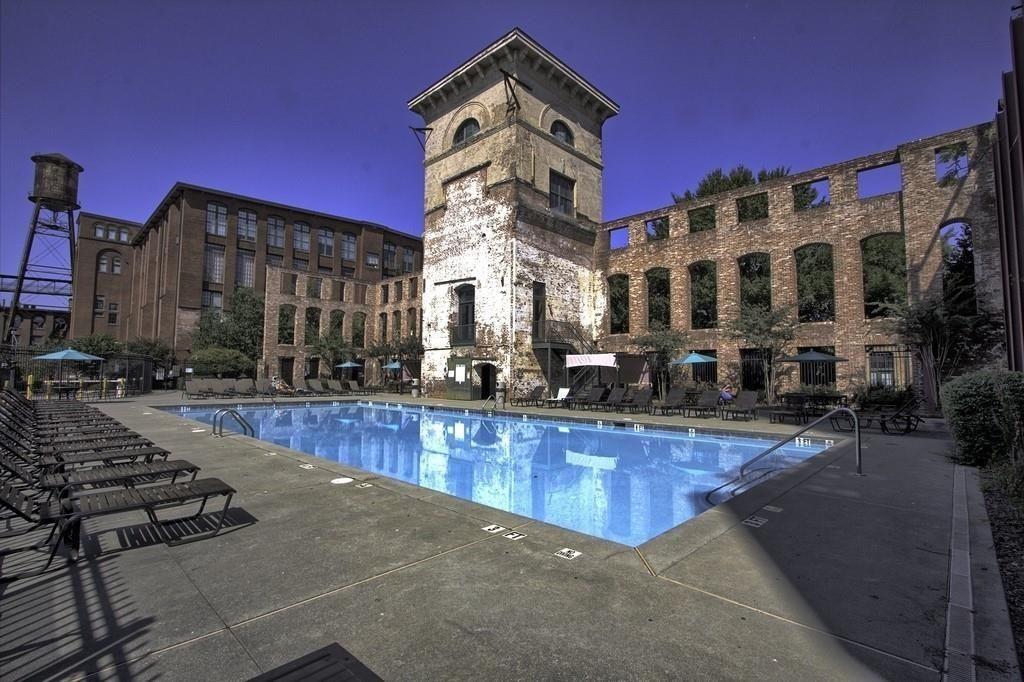 170 BOULEVARD SE Unit E105