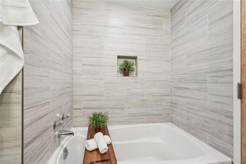 640 Glen Iris Drive NE Unit 609