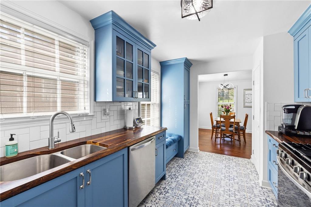 2427 Saint Patrick Street SE