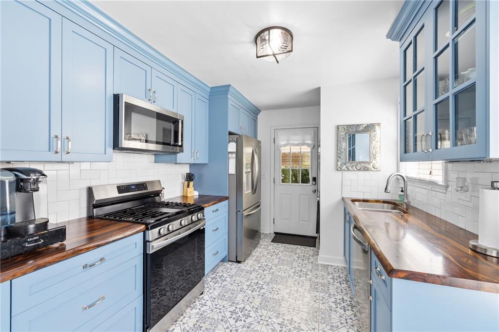 2427 Saint Patrick Street SE