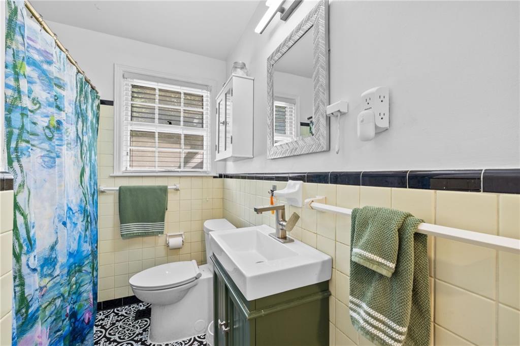 2427 Saint Patrick Street SE