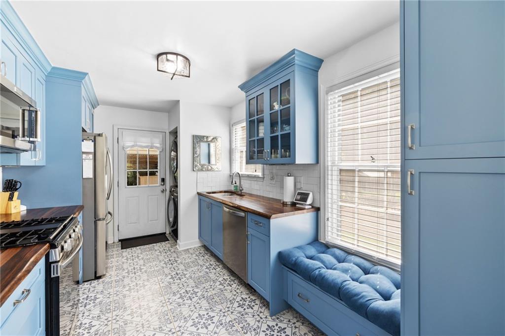 2427 Saint Patrick Street SE