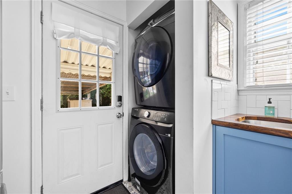 2427 Saint Patrick Street SE