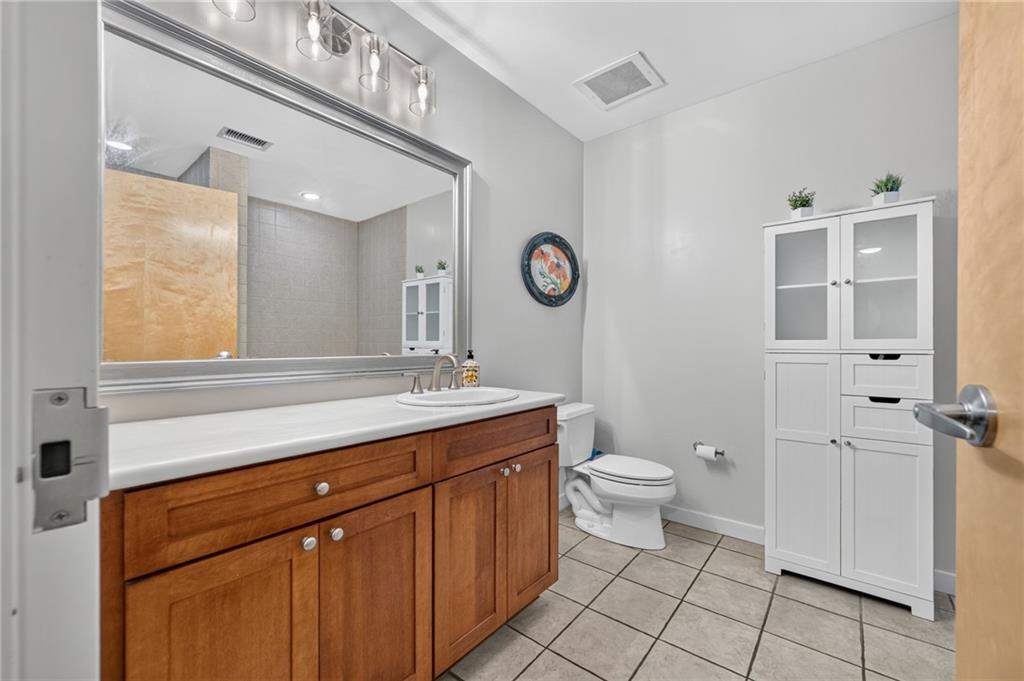 660 Glen Iris Drive NE Unit 207
