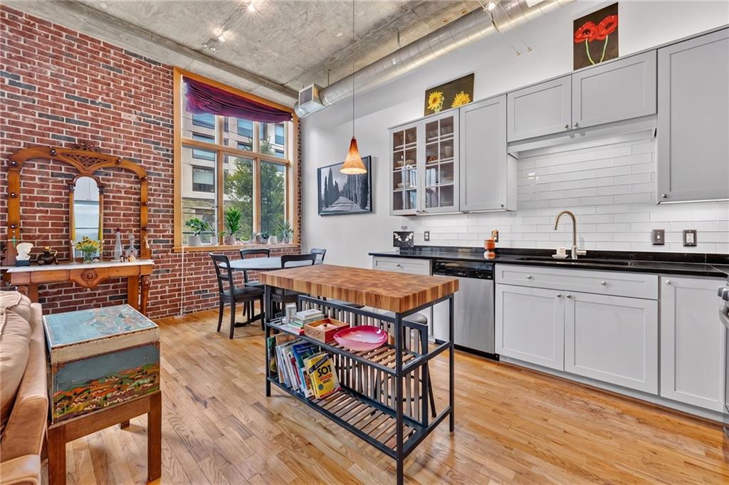 660 Glen Iris Drive NE Unit 207