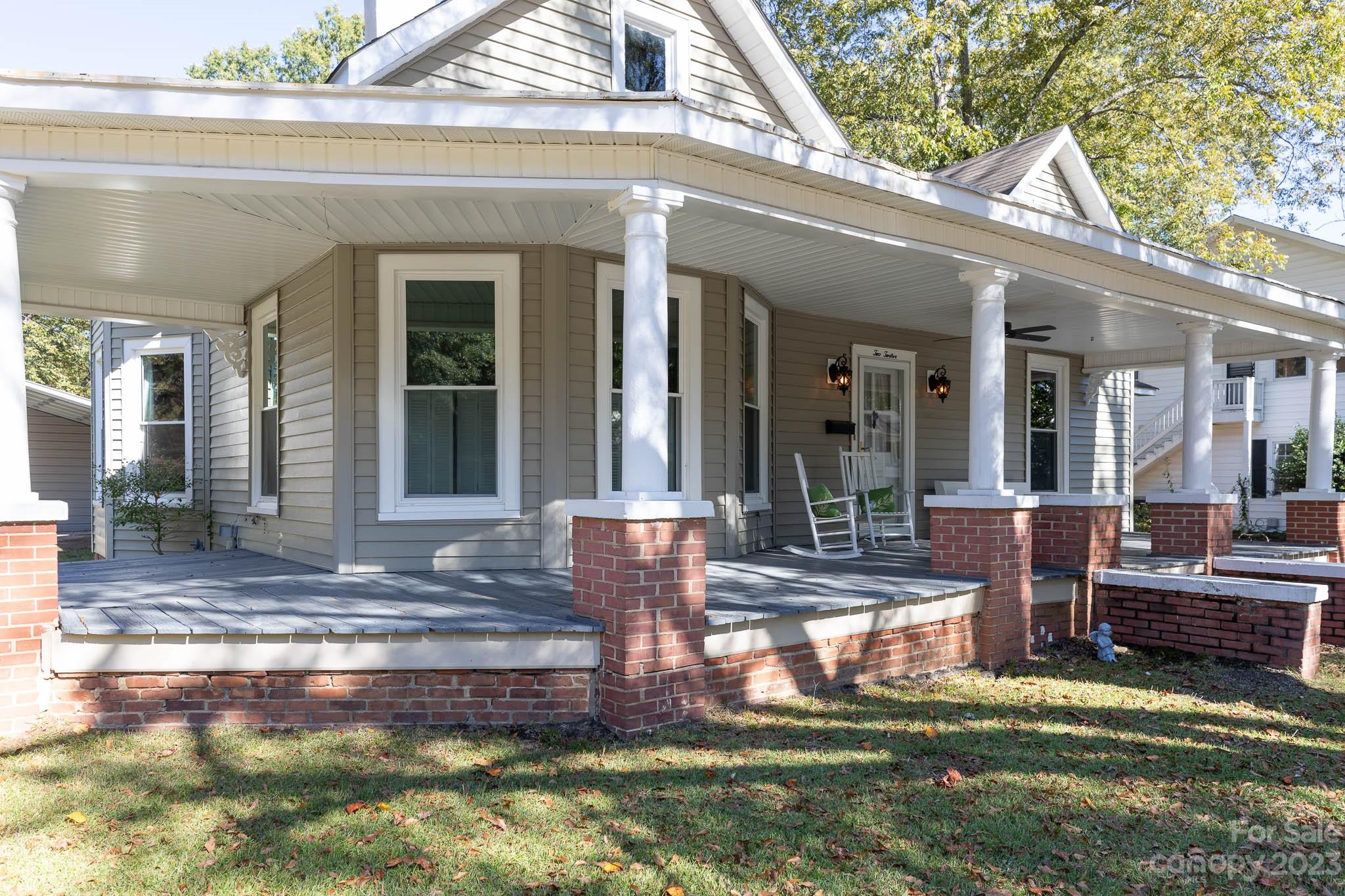 212 Calhoun Street