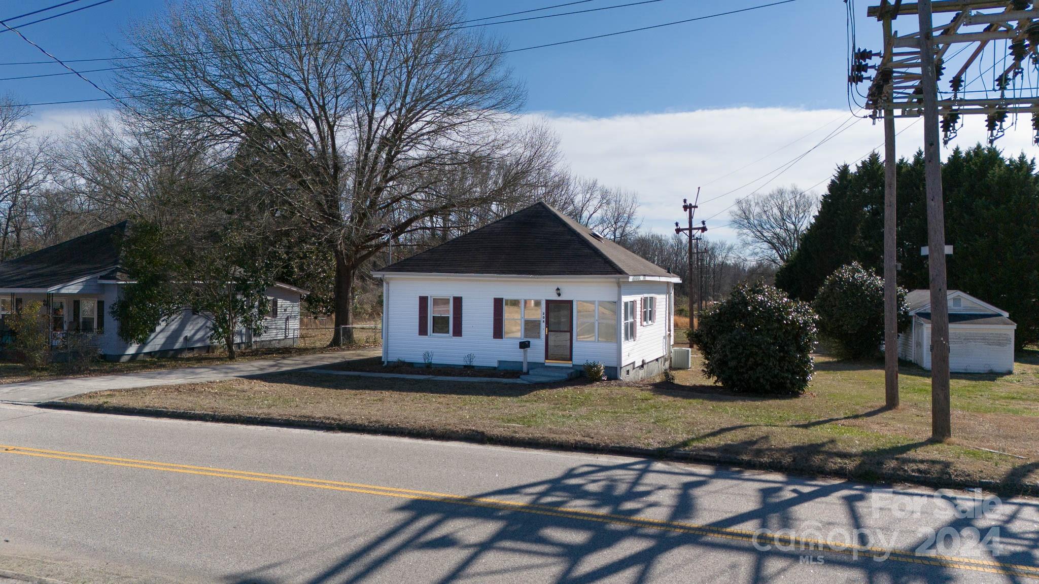 204 Hampshire Lane