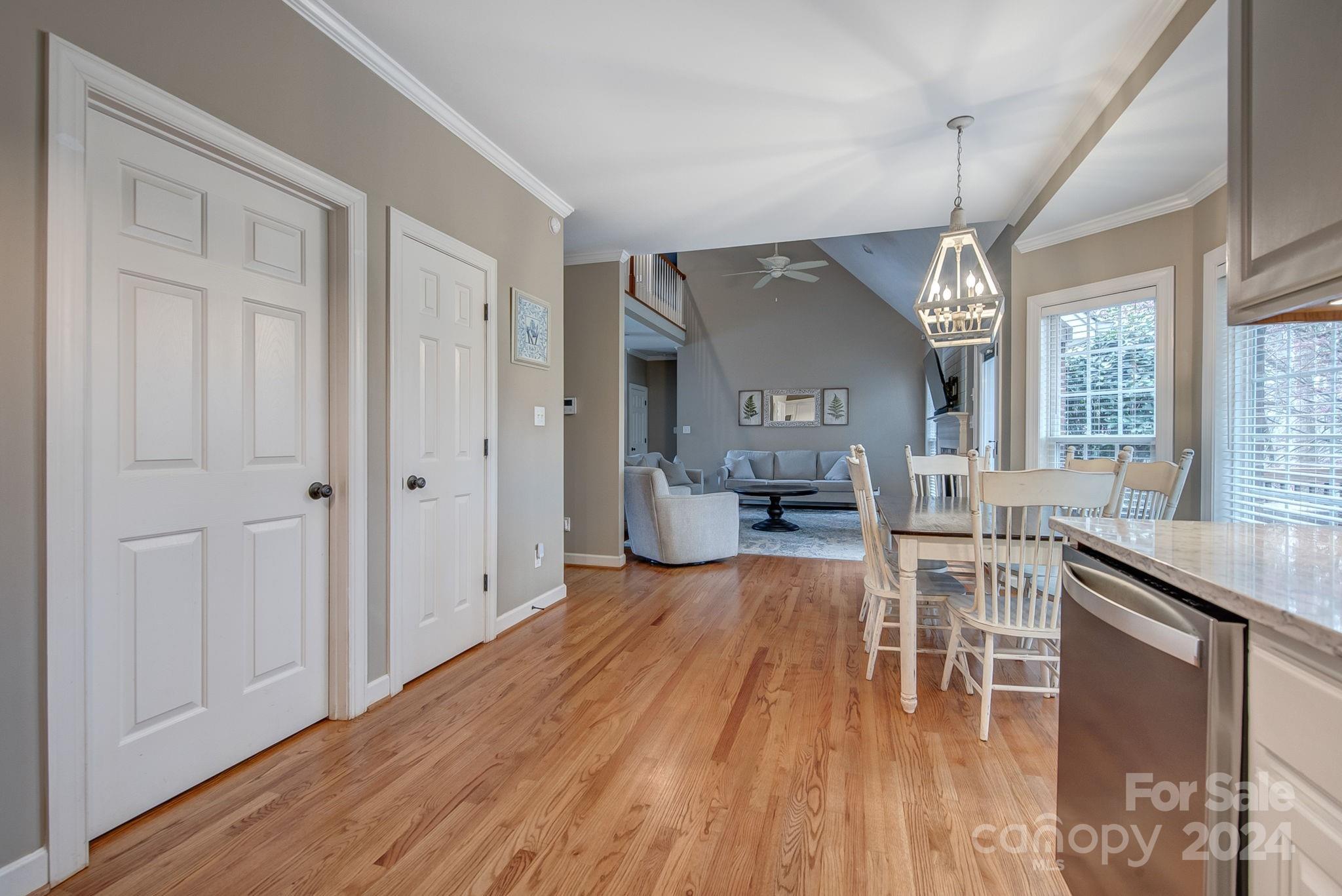 1850 Abbotsford Court