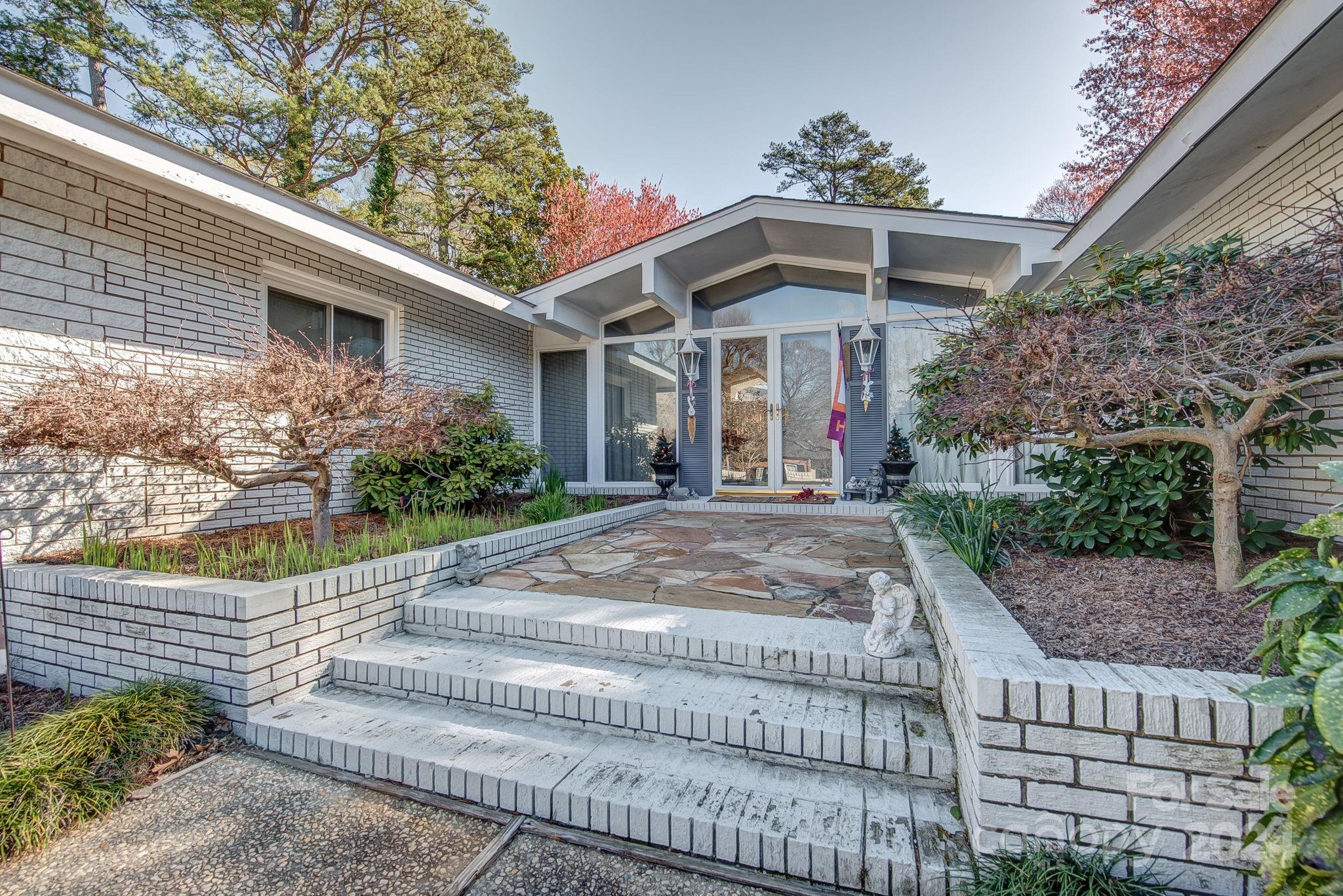 926 Sandswood Drive