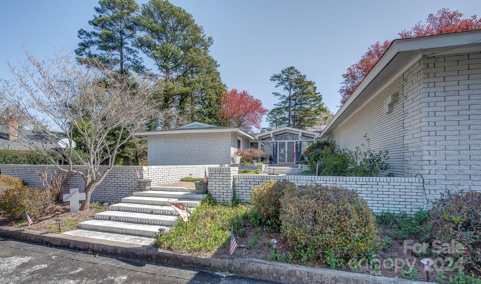 926 Sandswood Drive
