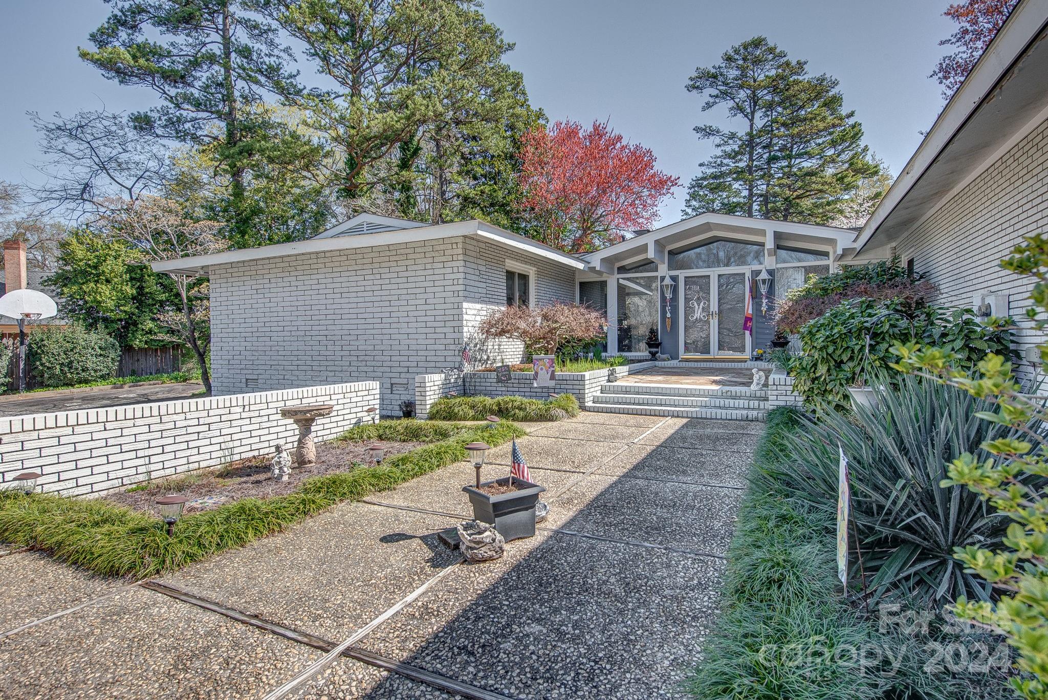 926 Sandswood Drive