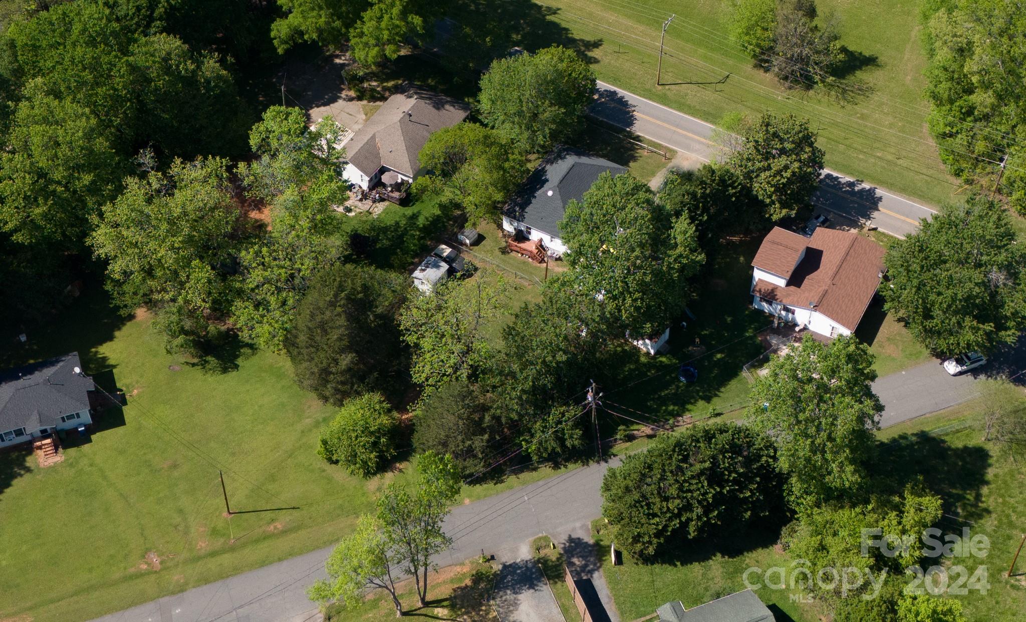 907 Woodlawn Avenue