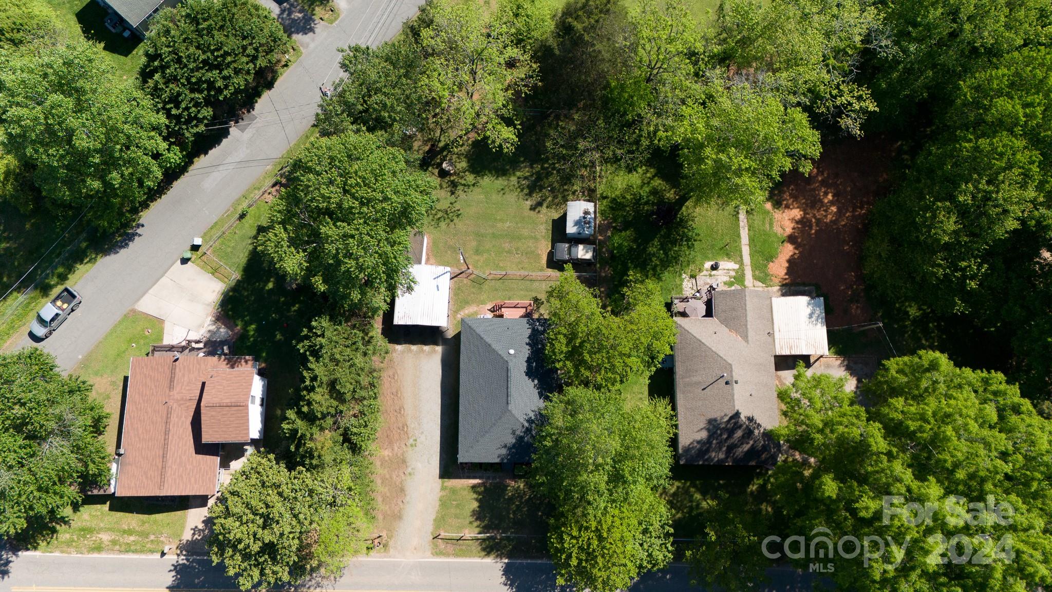 907 Woodlawn Avenue