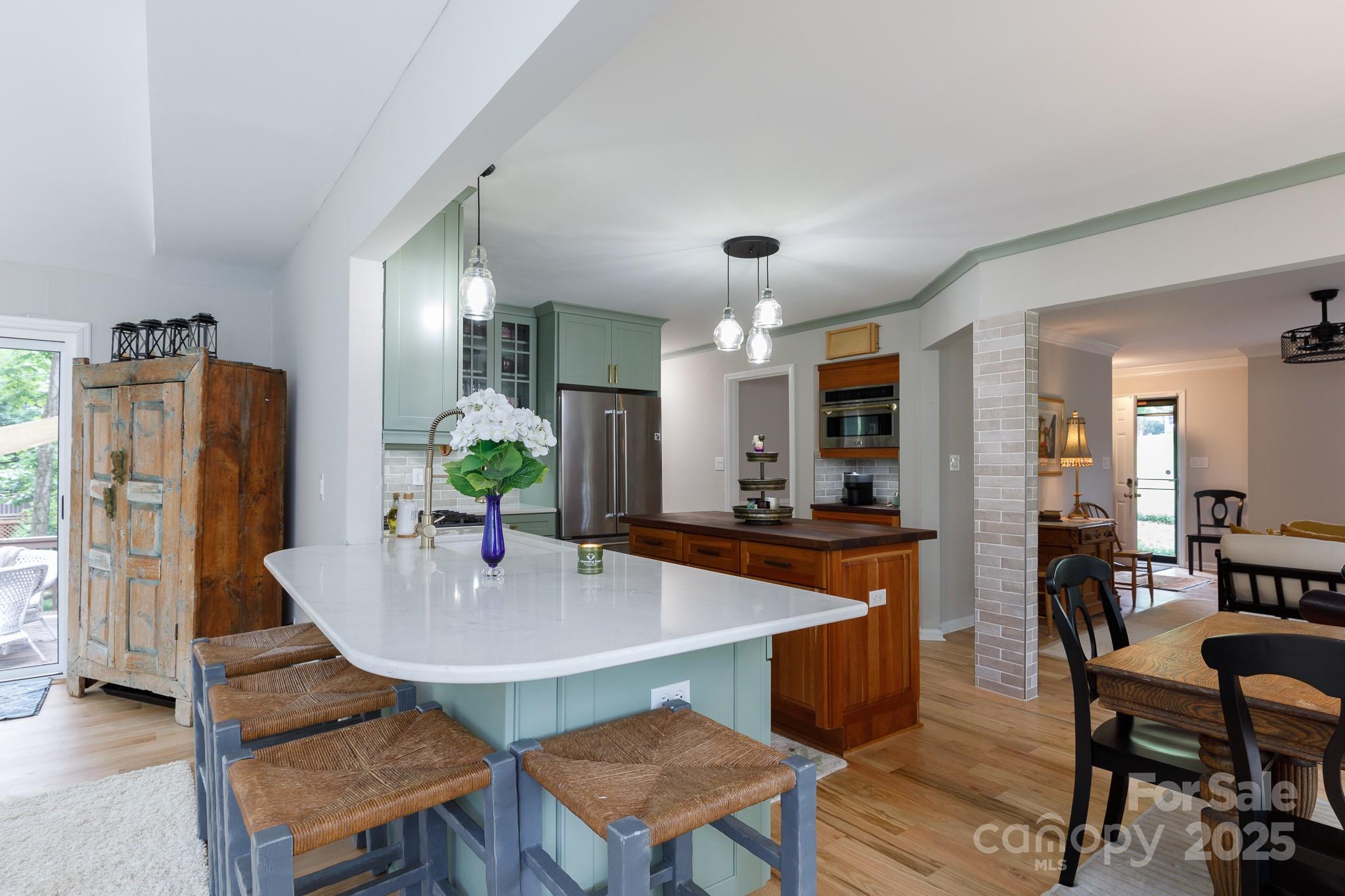 211 Southfork Drive