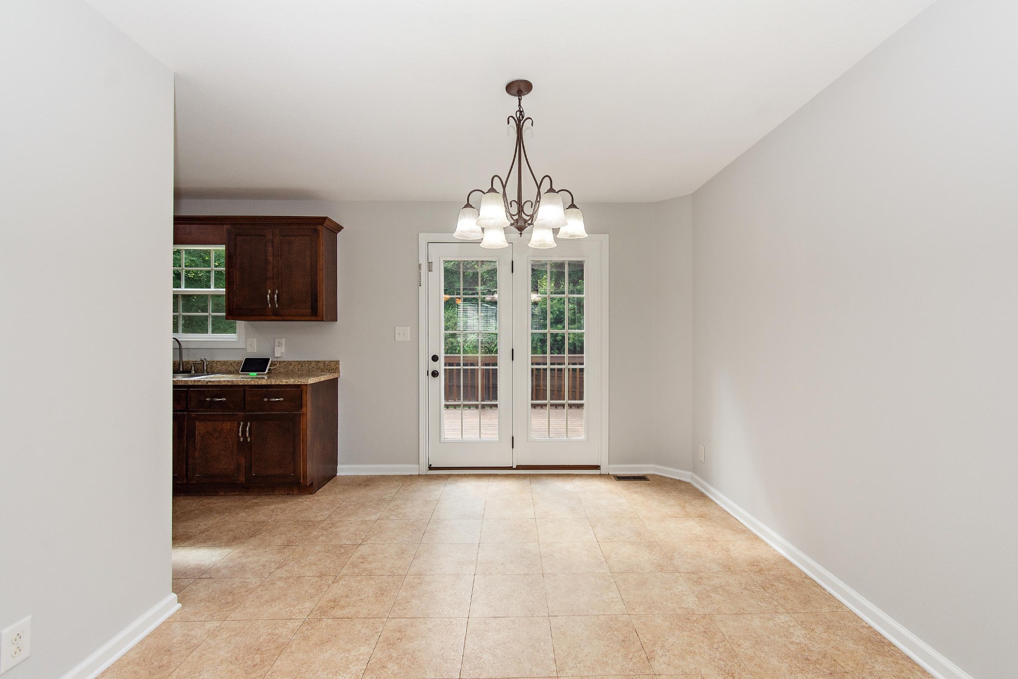 552 Magnolia Dr