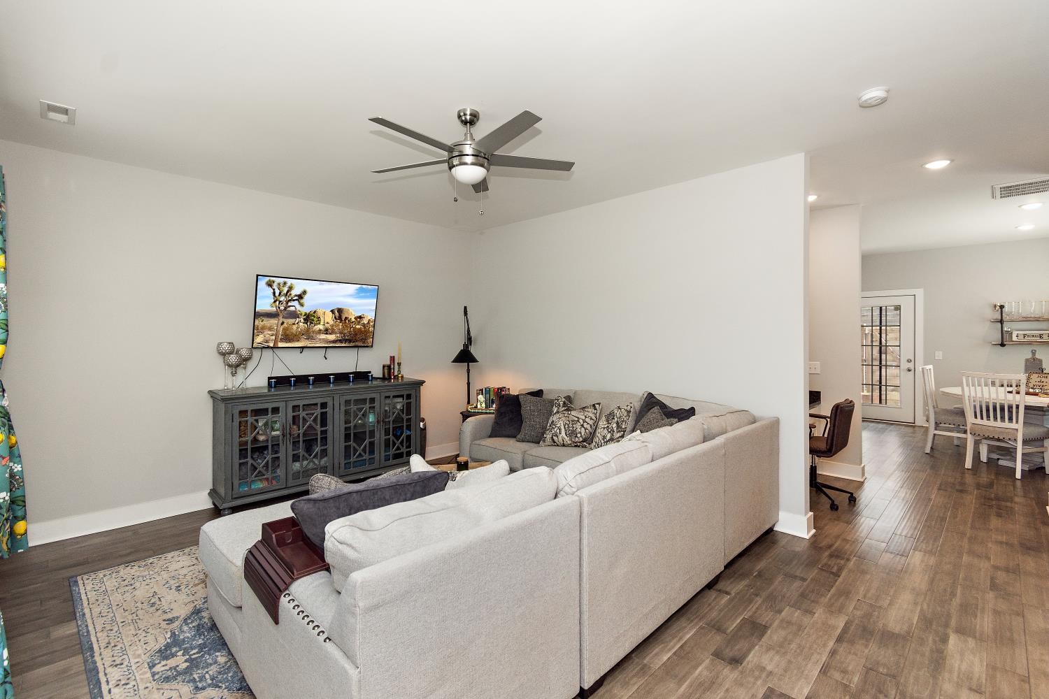 2163 Bayport Ave