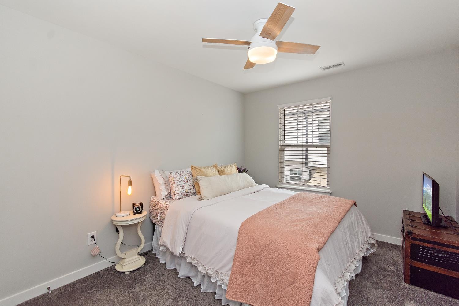 2163 Bayport Ave