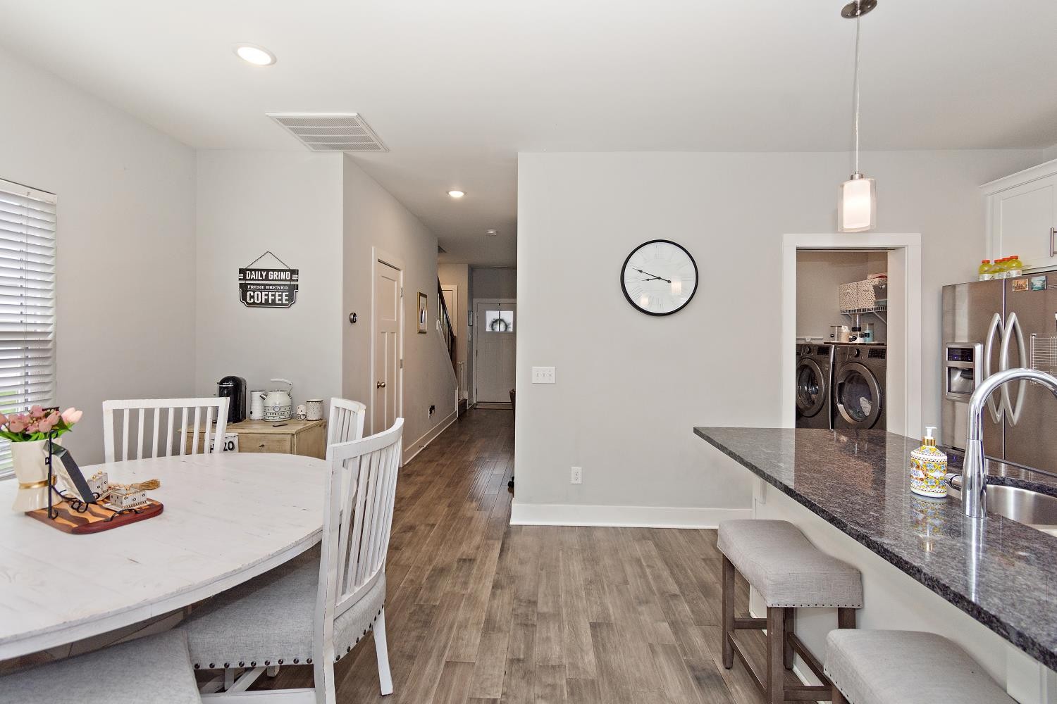2163 Bayport Ave