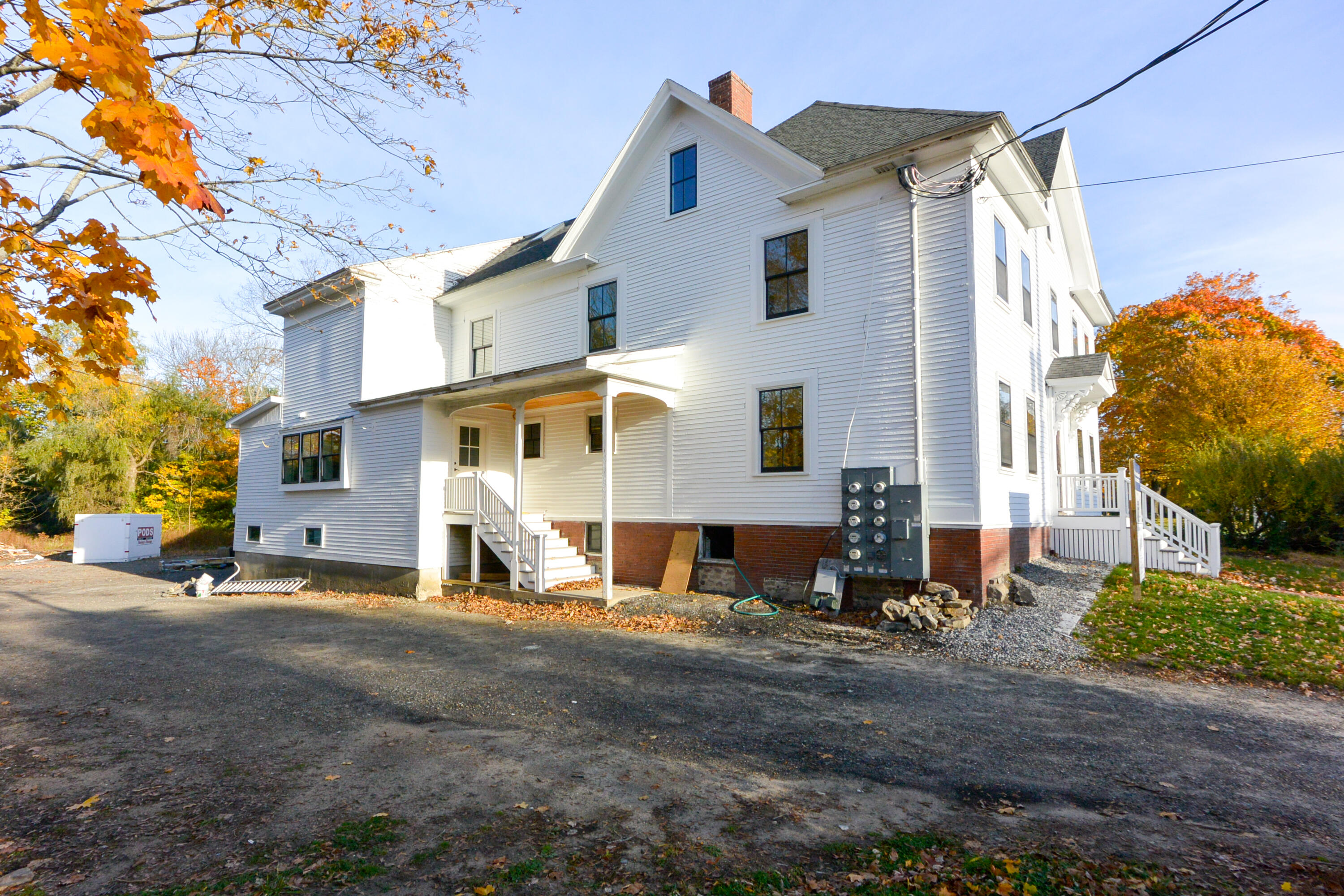 372 Main Street, 201