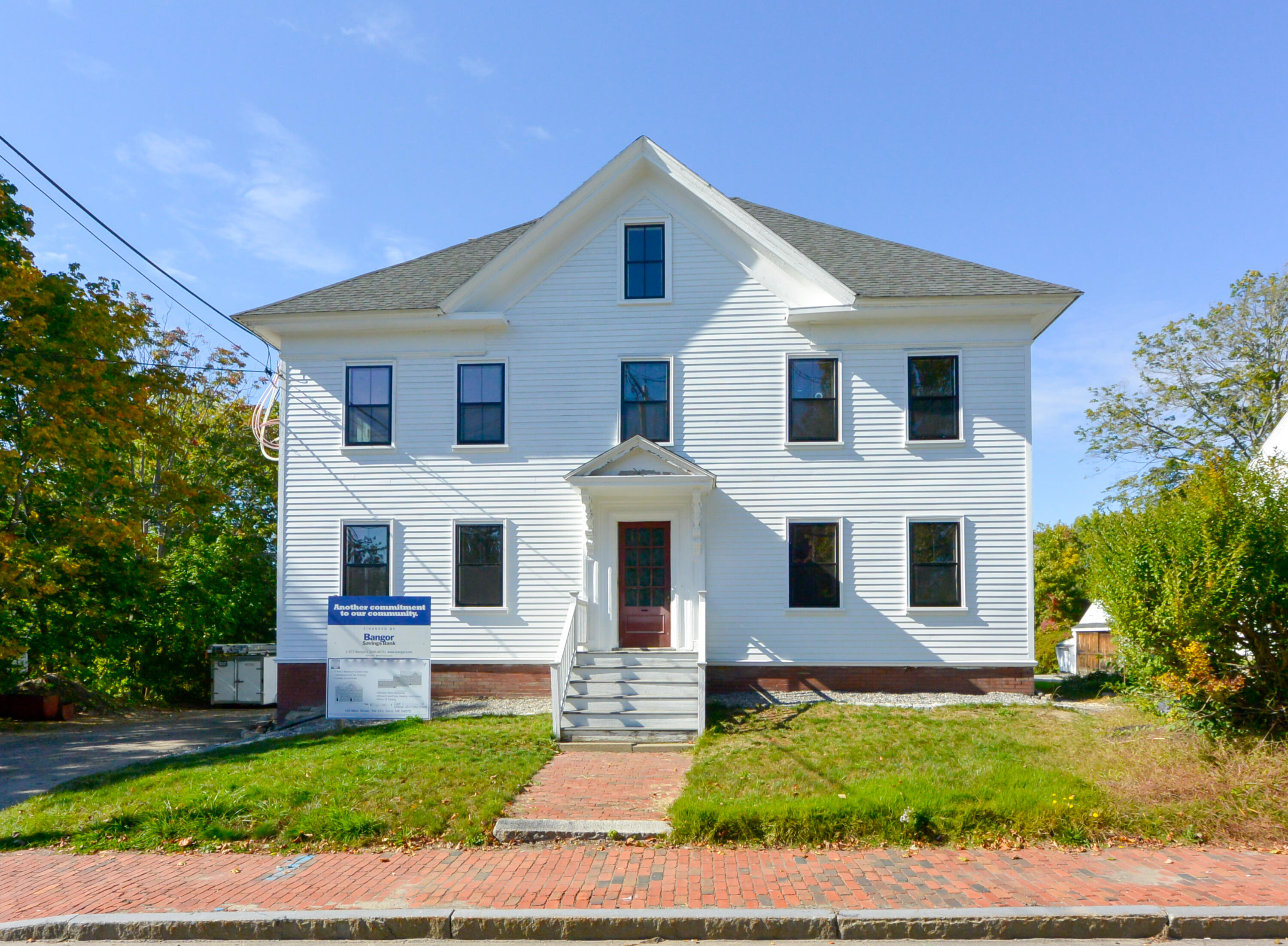 372 Main Street, 201