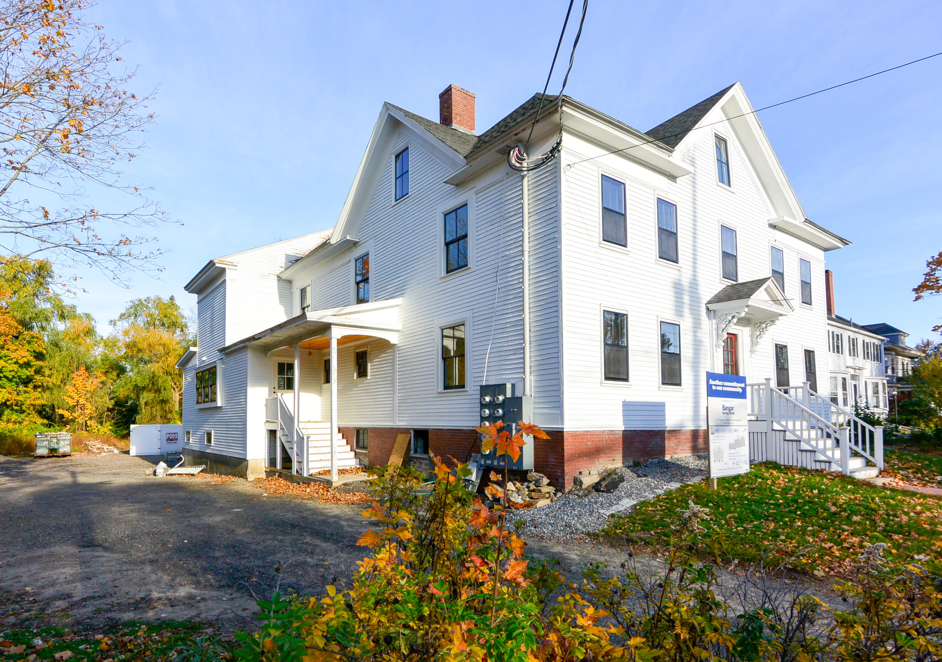 372 Main Street, 201