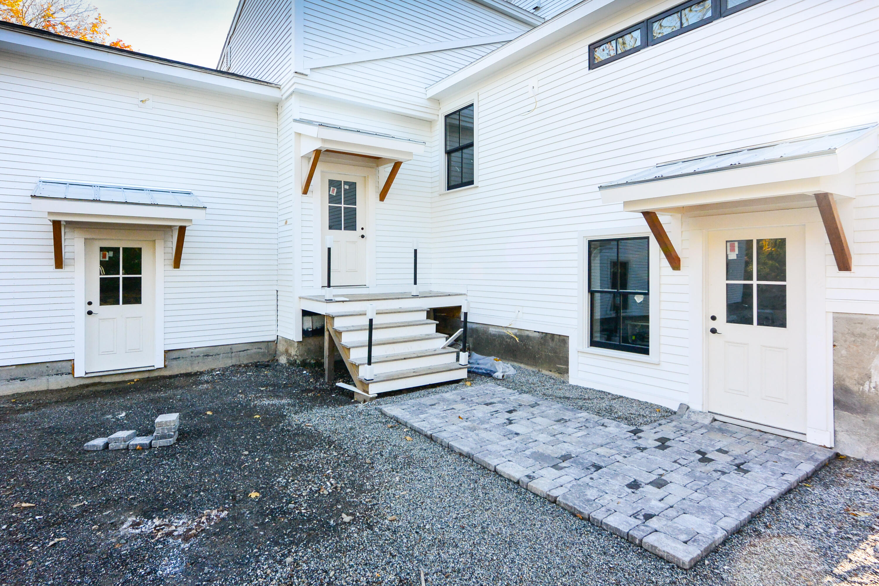 372 Main Street, 201