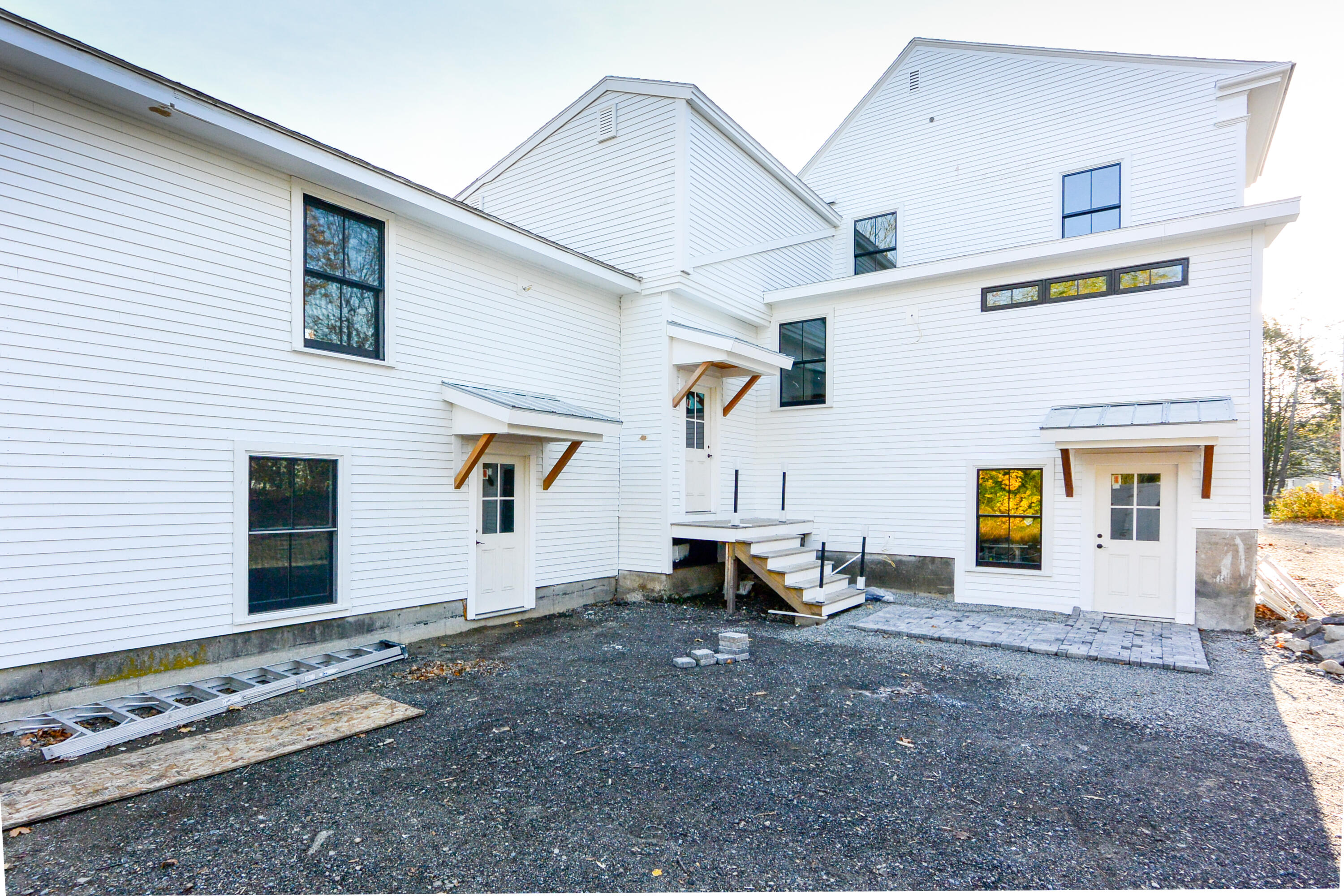 372 Main Street, 201