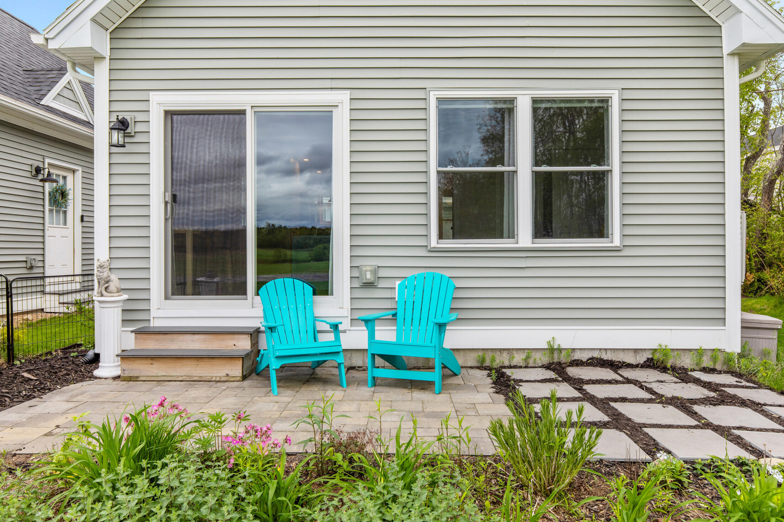 994 Portland Road, 30