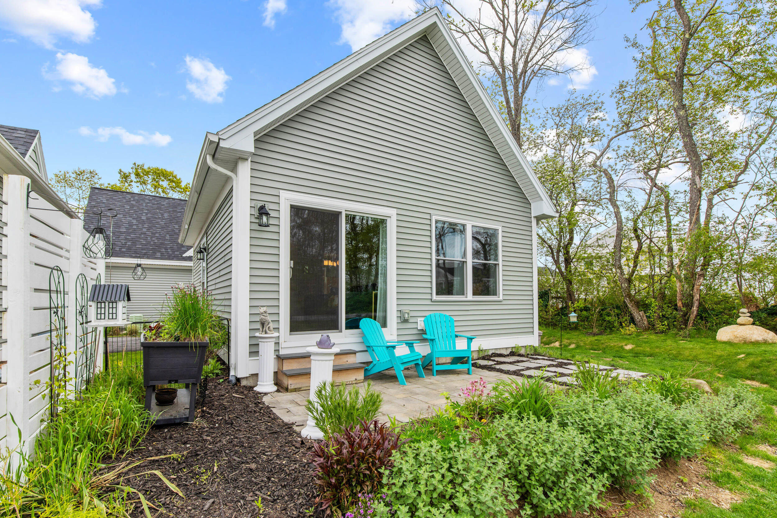 994 Portland Road, 30